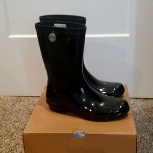 Women's Black Sienna UGG rain boots size 7 like new.